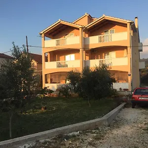 Apartment Mladenka 20m From Marina!